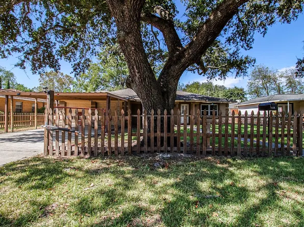 110 William Ave, Baytown, TX 77520