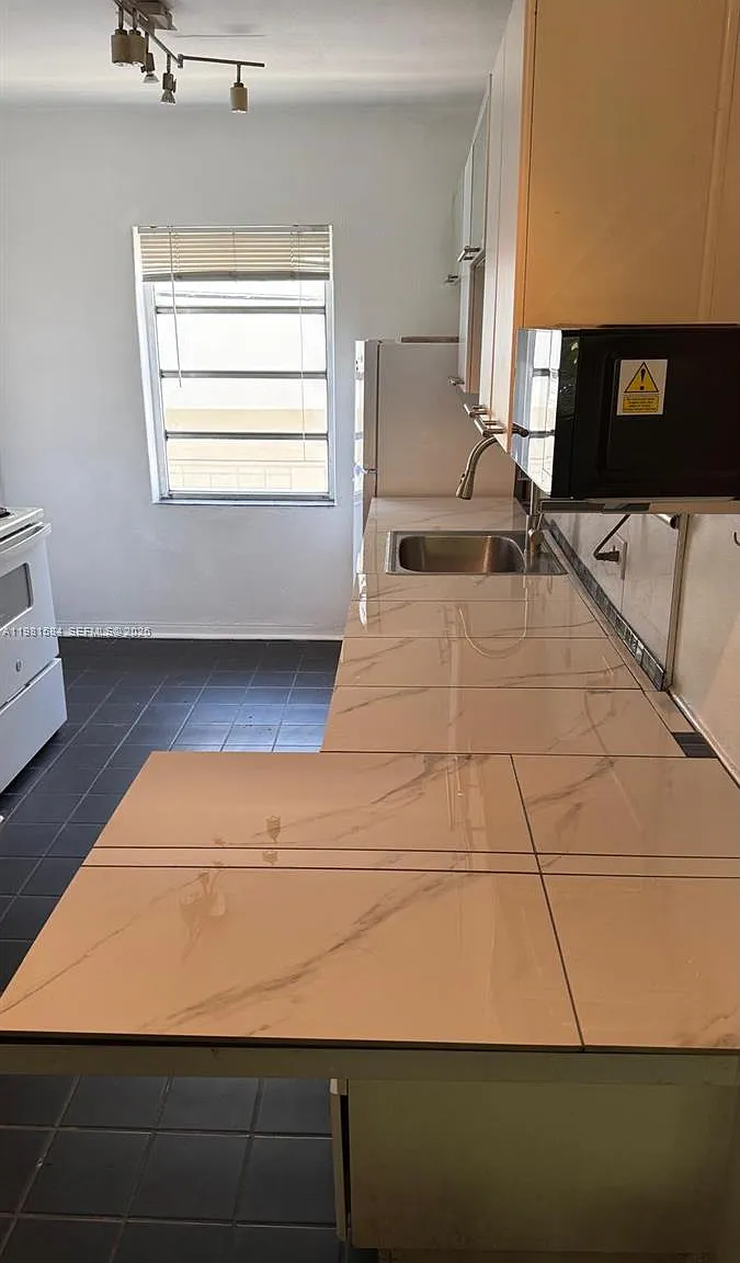 Colonial Plaza Condo — Photo 4