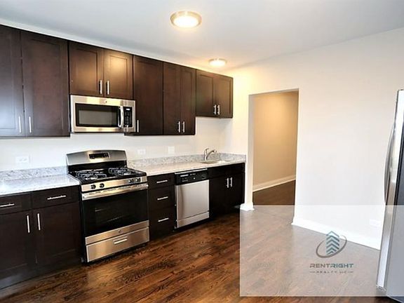 5th image of 4445 N Rockwell St #2