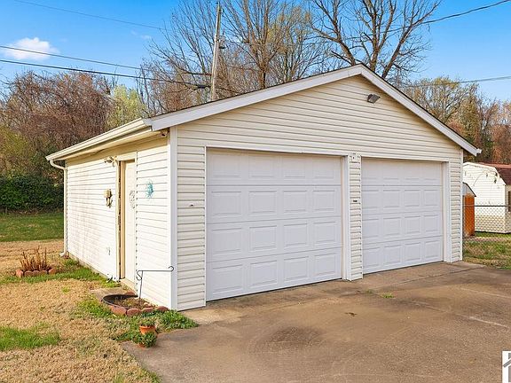 3rd image of 219 Seminole Dr
