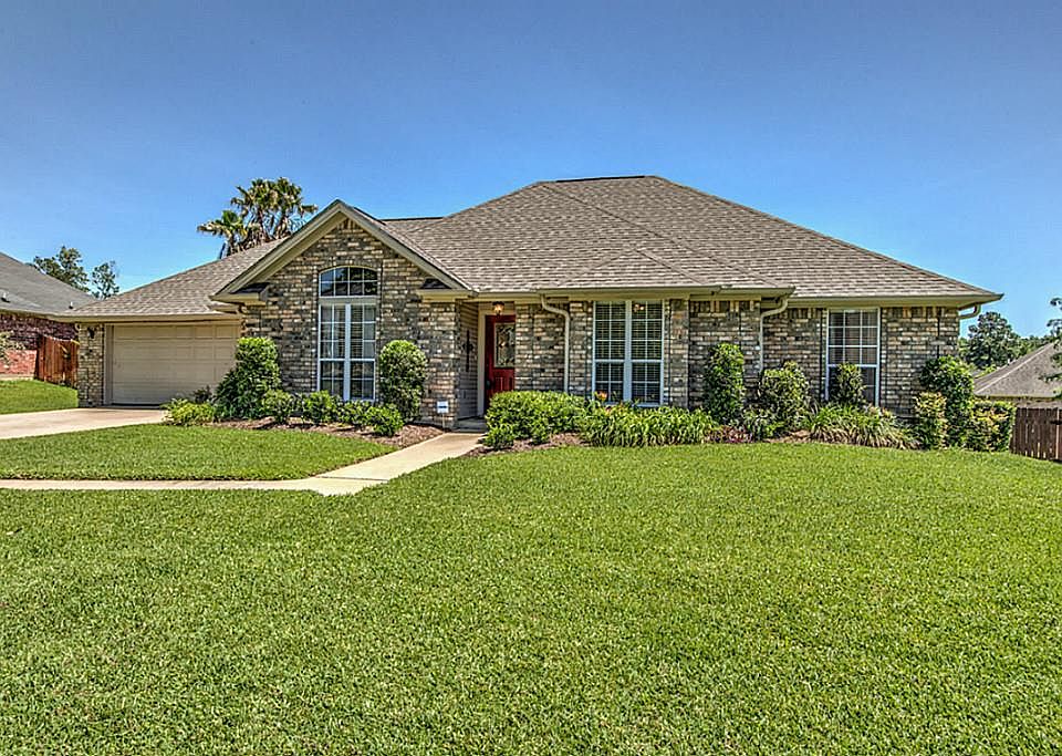 1st image of 106 Honeysuckle Ct