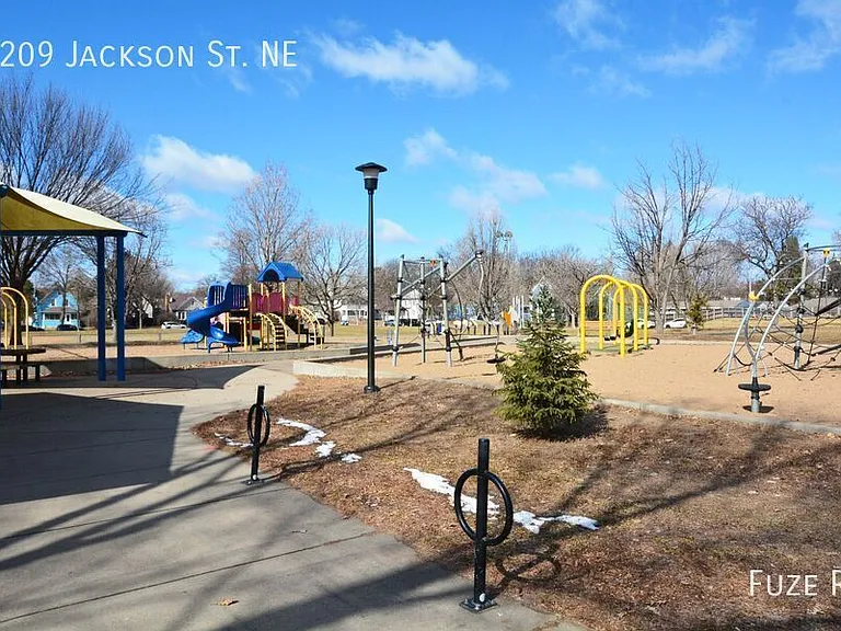 2209 Jackson St NE — Photo 18