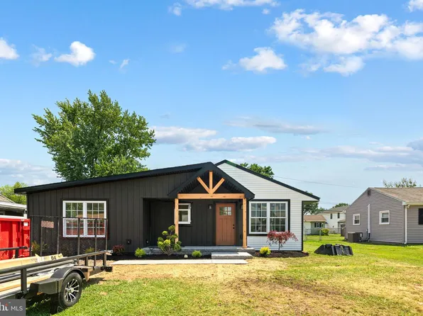 818 Chesterton Rd, Fairless Hills, PA 19030