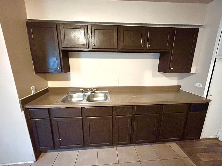 1137 W Ashby Pl #6 — Photo 5