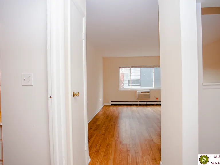 227 Des Plaines — Photo 14