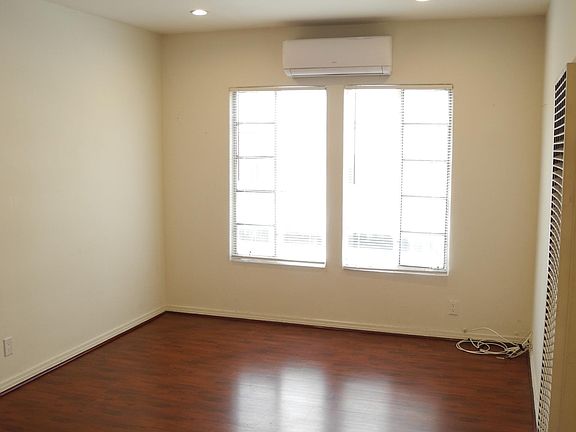 2nd image of 1213 S La Cienega Blvd #1213C