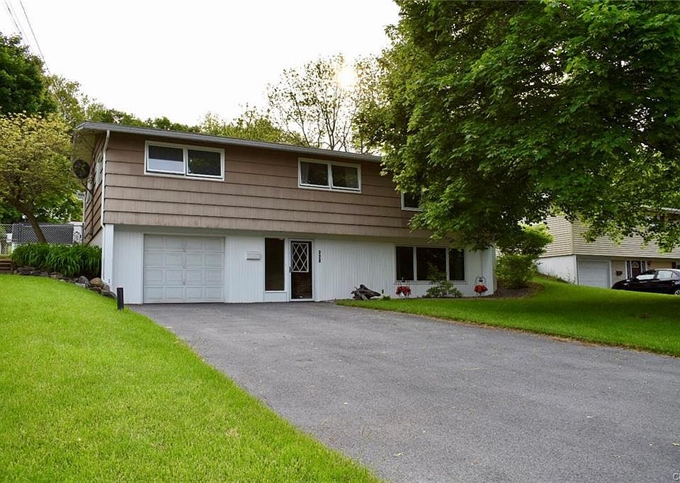 1st image of 220 Wynnfield Dr