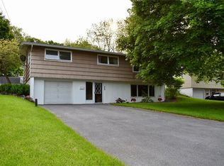 220 Wynnfield Dr, Syracuse, NY 13219
