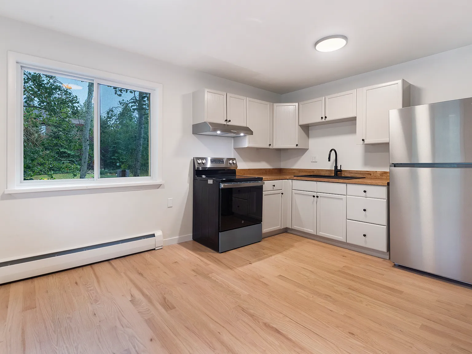2 bed, 700 sqft, $2,999 — Photo 2