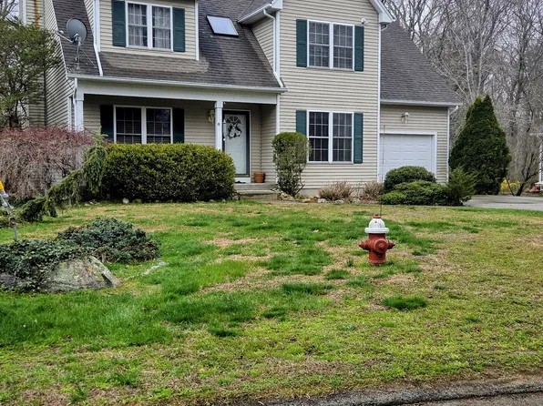 11 Cottage Lane, East Lyme, CT 06357