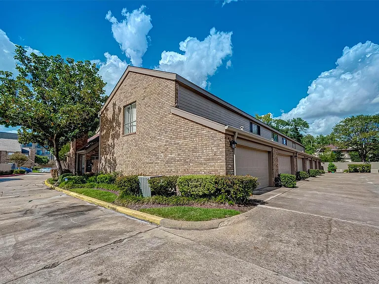 1908 Augusta Dr #7 — Photo 32