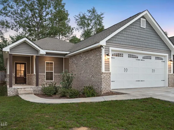 32 N Barnes Field Dr, Hattiesburg, MS 39402