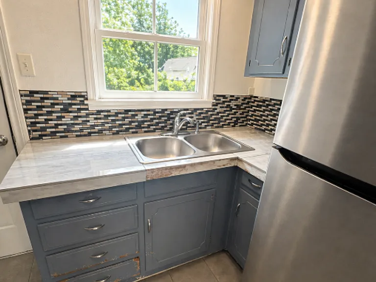 1802 Stewart St — Photo 6
