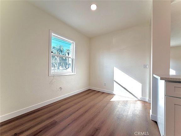 4th image of 231 E 11th St
