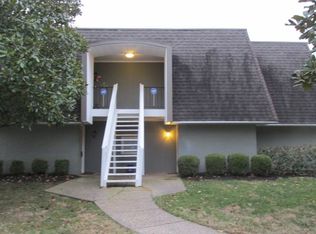 303 La Fontenay Ct, Louisville, KY 40223