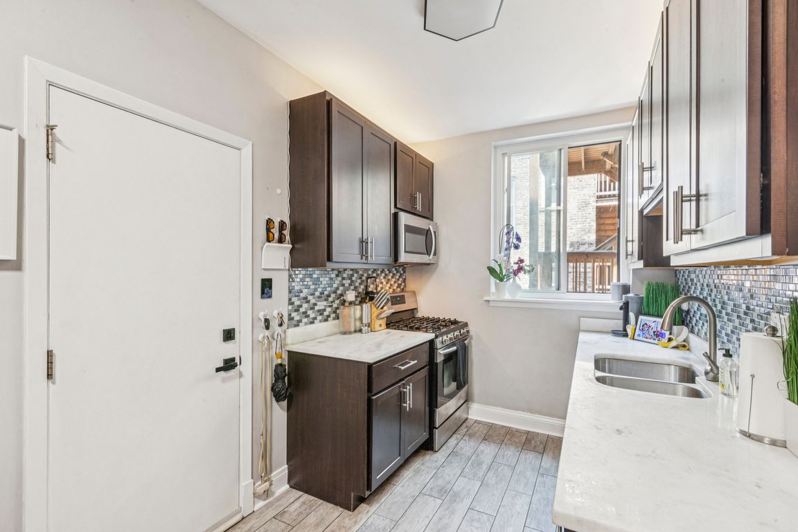 W Sunnyside Ave-S1507-023.jpg