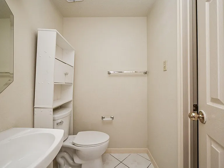 9731 New Kent Dr — Photo 15