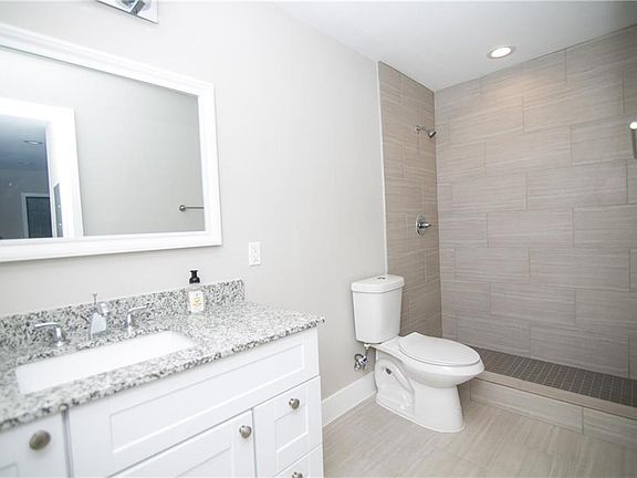 5th image of 935 La Posada Dr #155