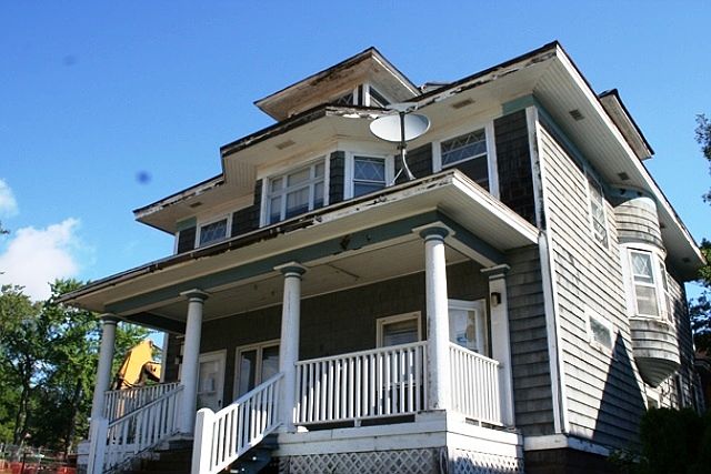 1st image of 326 N 10th Ave E