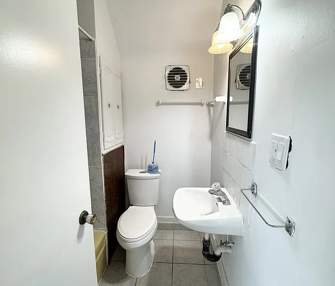 1118 Howard Ave #2 — Photo 16