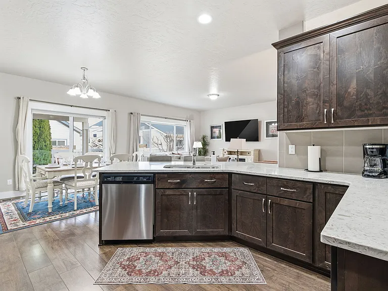 1136 Overland Trl — Photo 4