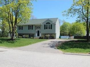 9 Icarus Ln, Attleboro, MA 02703