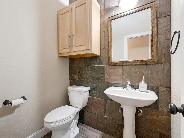 2420 Fawkes Ln — Photo 23
