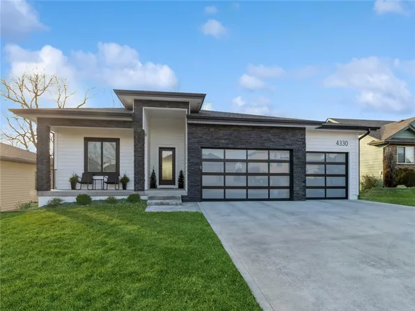 4330 NW 164th St, Clive, IA 50325