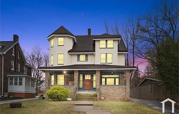 2460 Euclid Heights Blvd