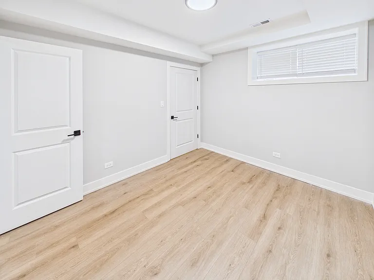 2401 S Homan Ave — Photo 10