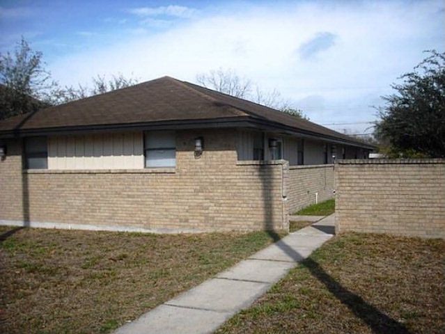 1st image of 1009 W Champion St