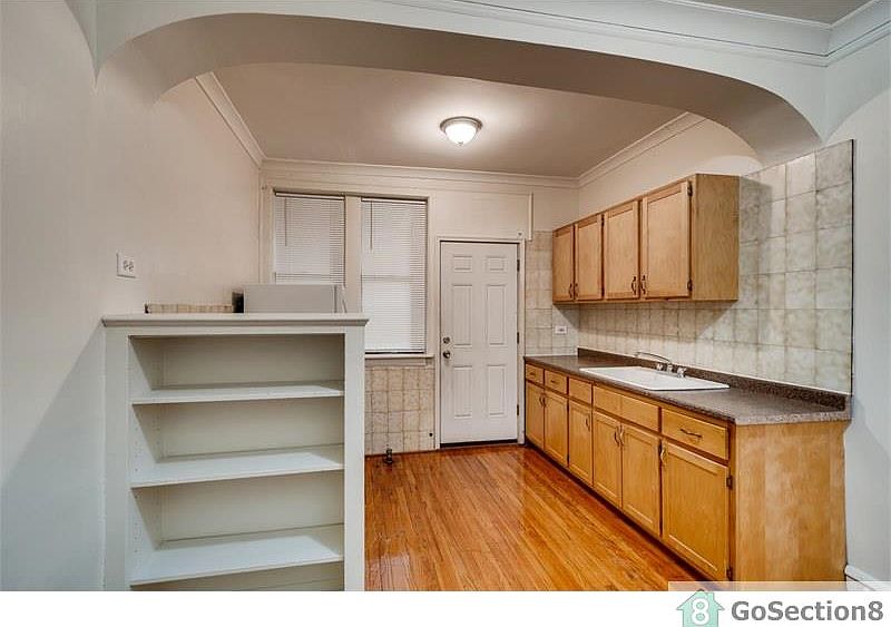 2nd image of 6001 S Sacramento Ave #29471