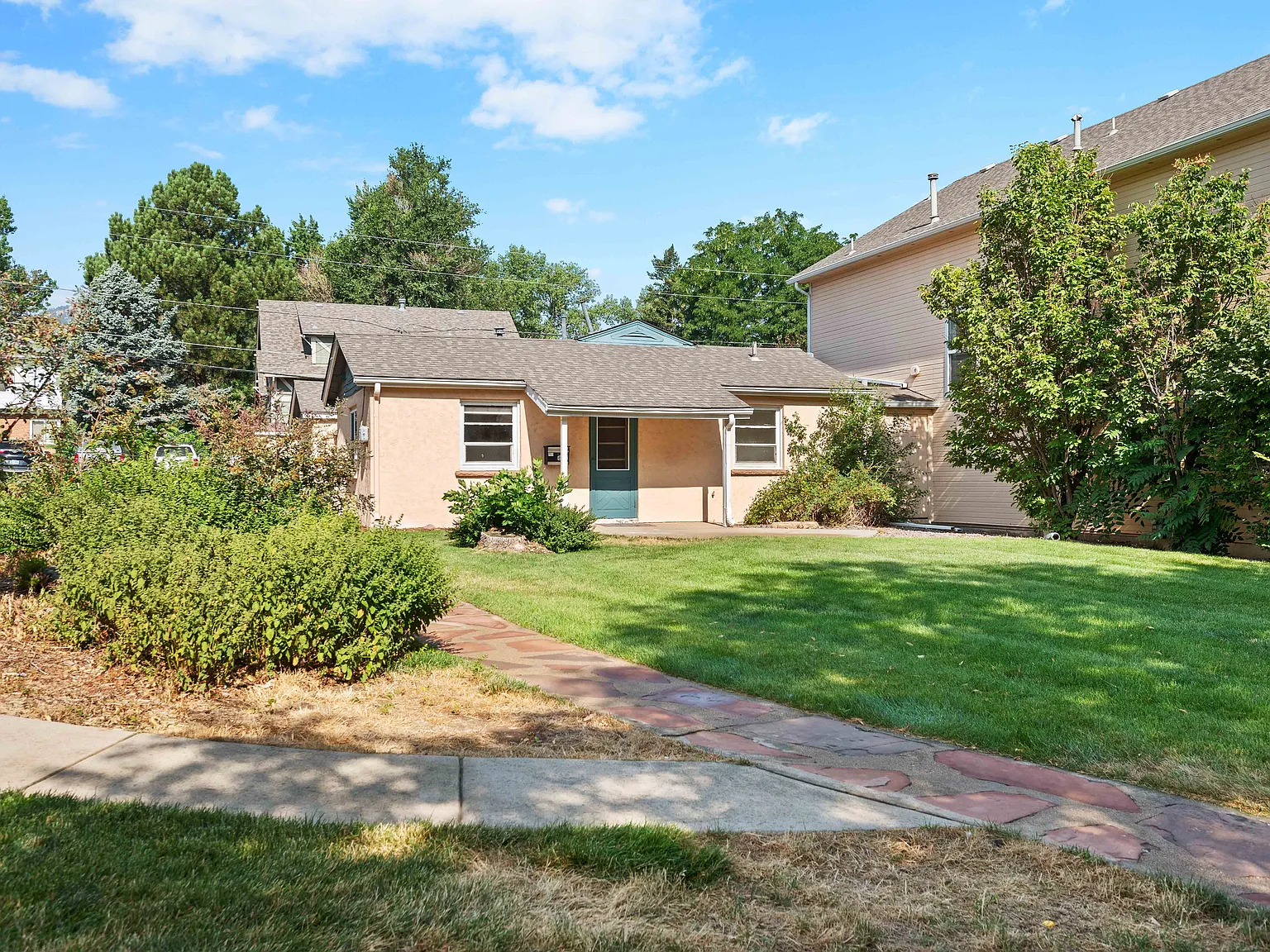 4 bed, 1600 sqft, $7,060 — Photo 1