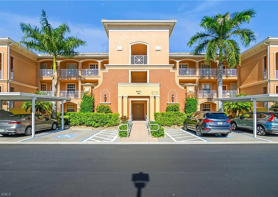 9621 Spanish Moss Way #3825