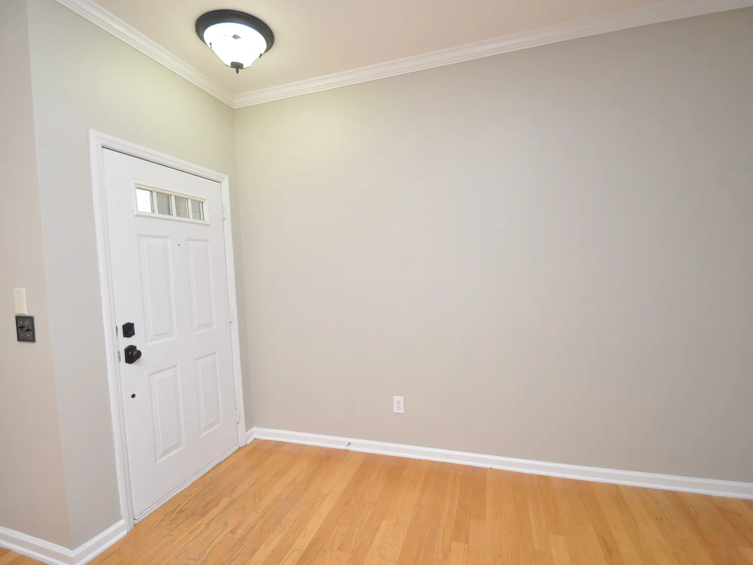 Gorgeous Raleigh Townhome Available Immediately — Photo 2