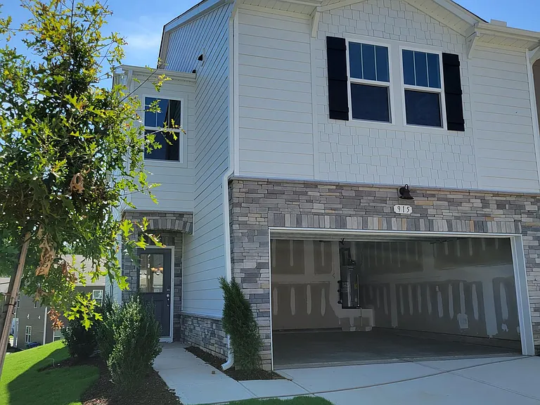 915 Field Ivy Dr — Photo 21