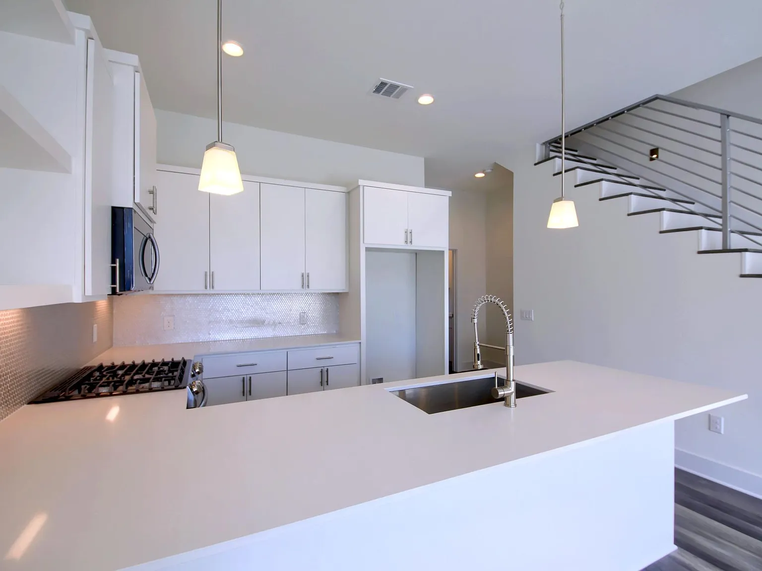 2 bed, 1350 sqft, $2,350 — Photo 2