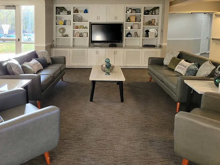 Glendale at the Mansion Apartments — Photo 17