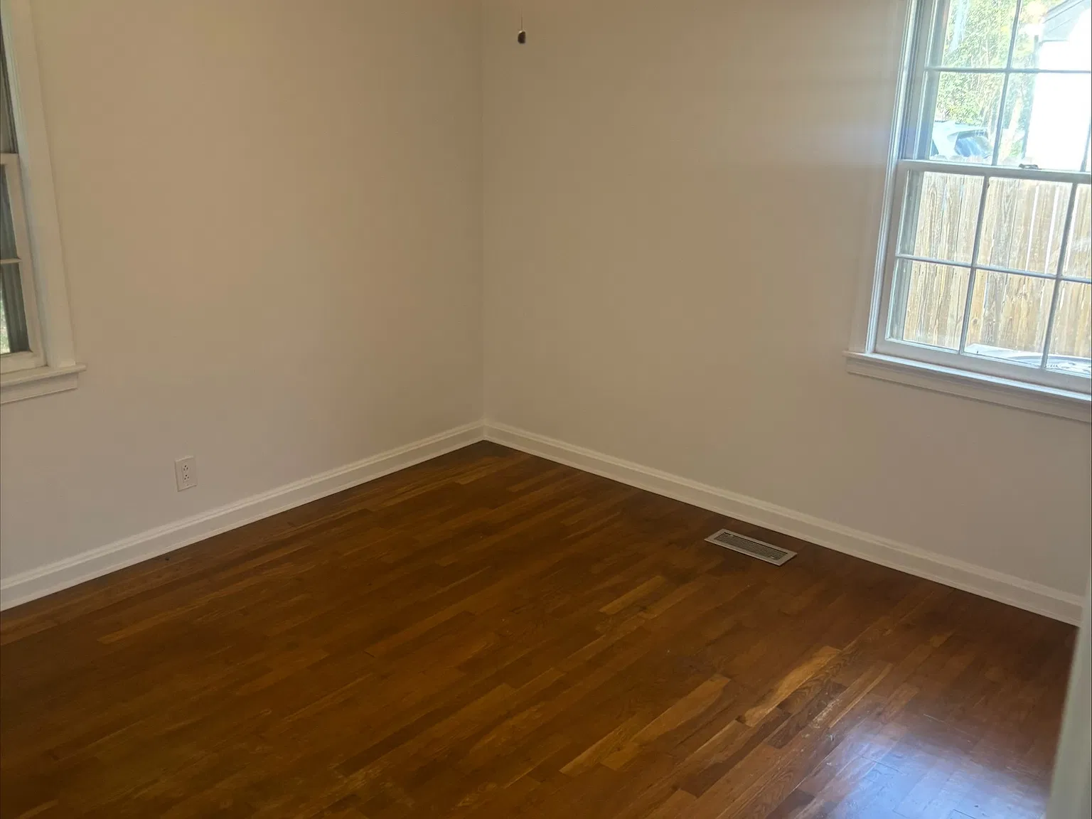 2 bed, 950 sqft, $1,900 — Photo 2