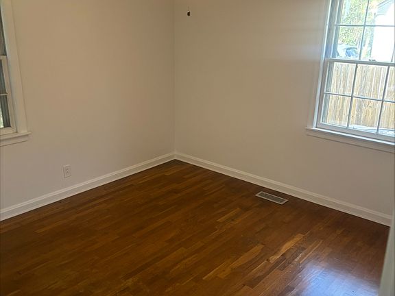 2nd image of 720 Dover Rd