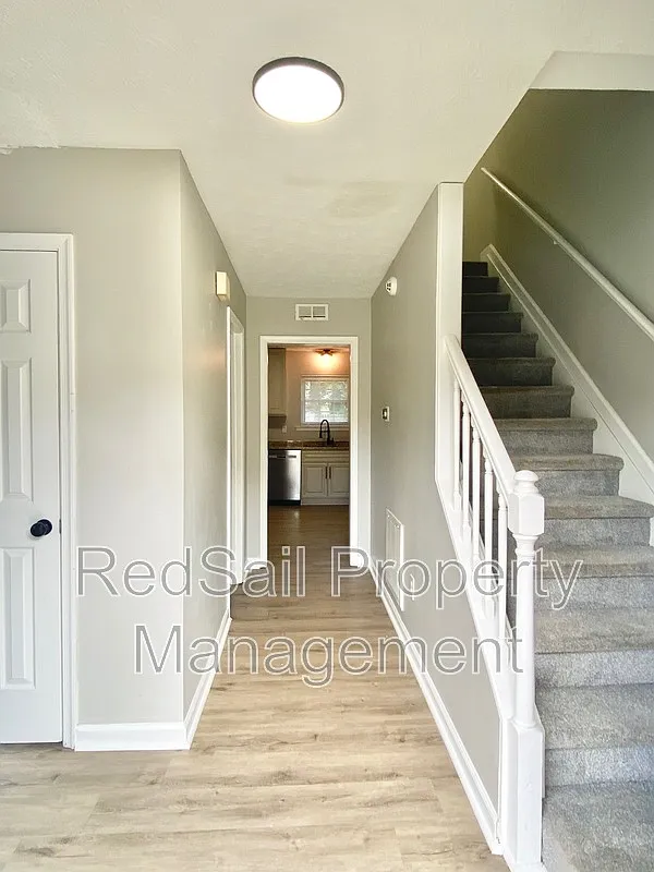3 bed, 2.5 bath, 1758 sqft, $2,495 — Photo 2
