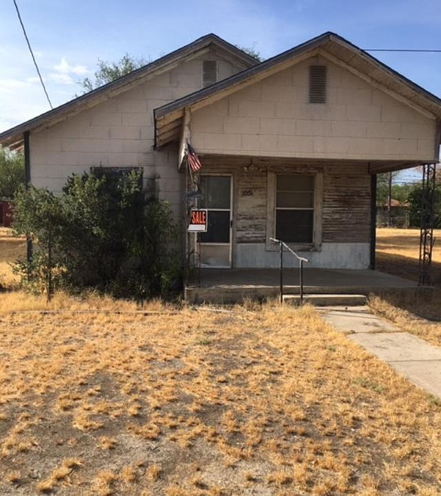 1st image of 1004 E Crockett St