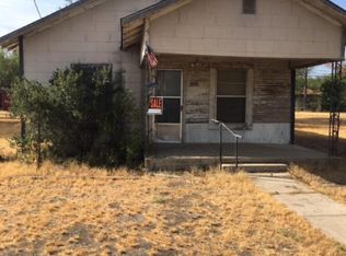 1004 E Crockett St, Crystal City, TX 78839