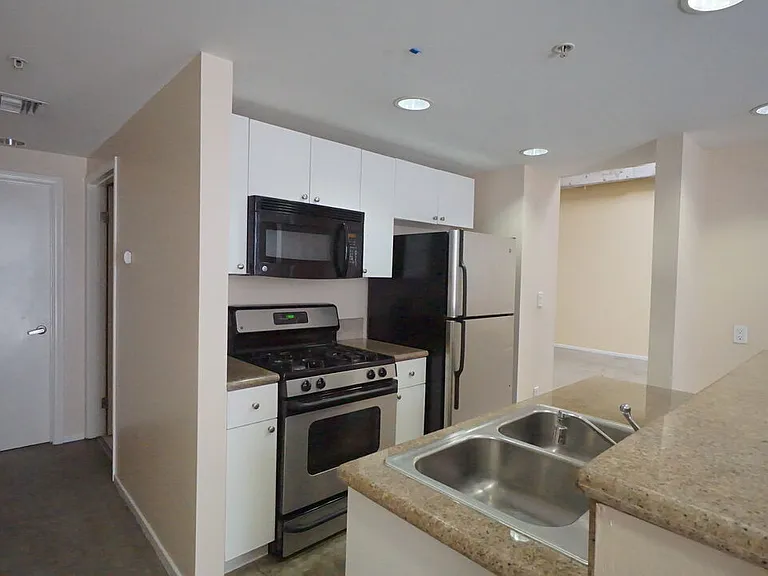 922 W 23rd St #101 — Photo 5