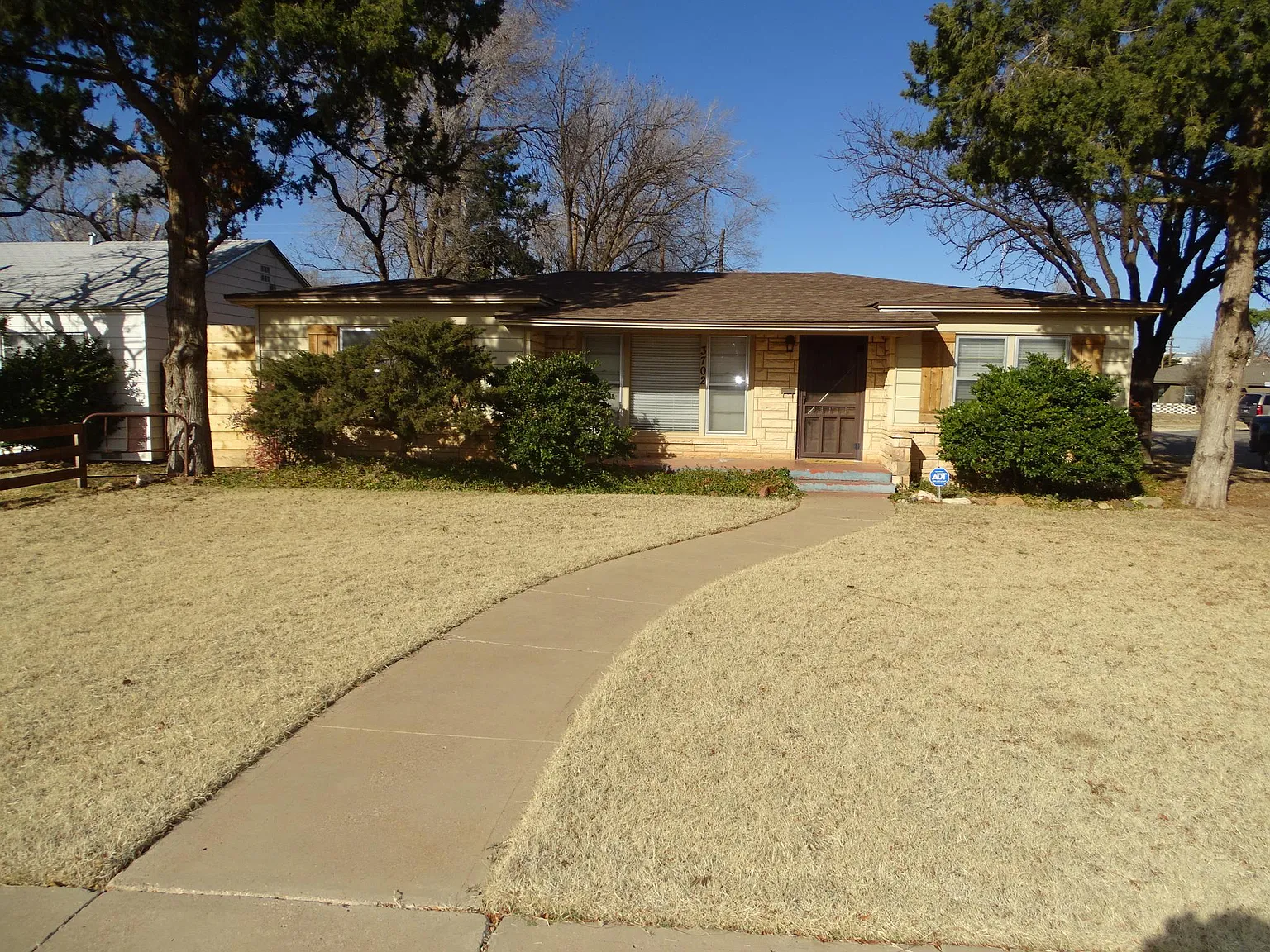 4 bed, 1832 sqft, $1,800 — Photo 1