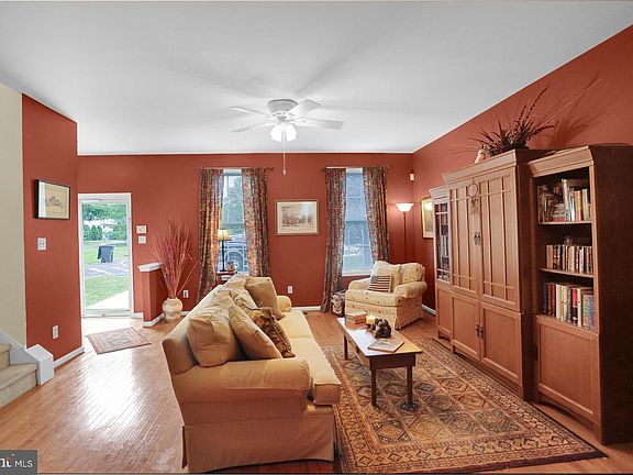 3rd image of 120 Mulberry Ct