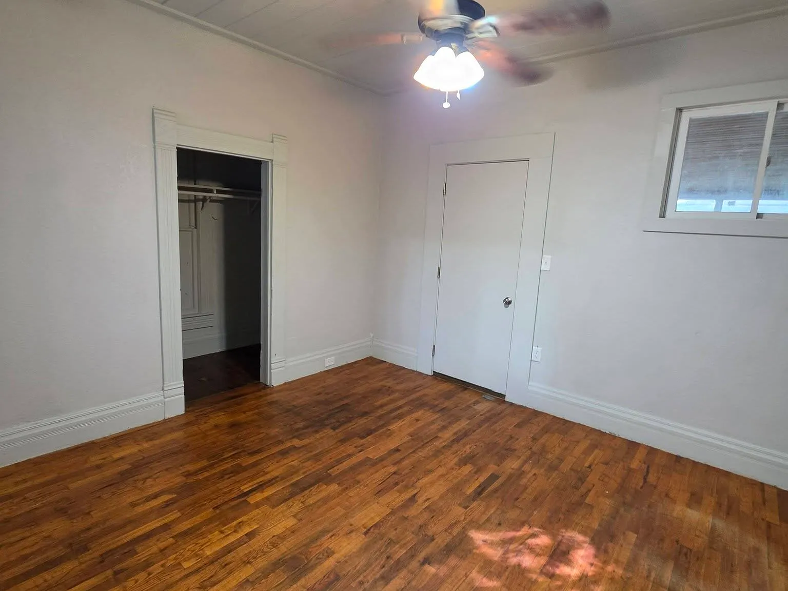 4 bed, 2324 sqft, $995 — Photo 3