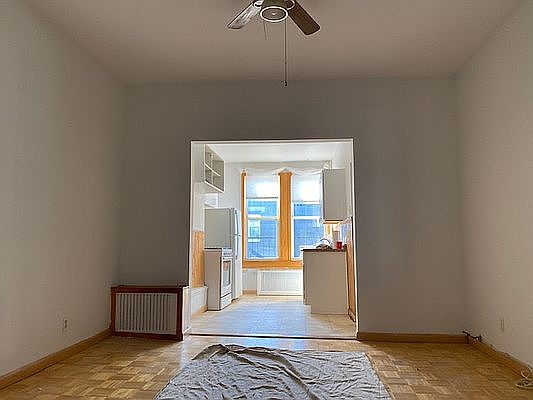 5th image of 539 Graham Ave APT 3L