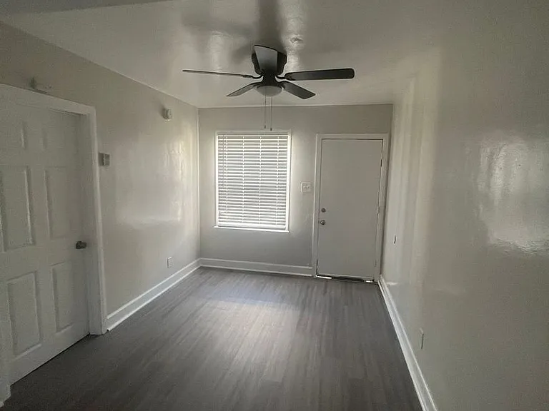 10961 S Figueroa St — Photo 23