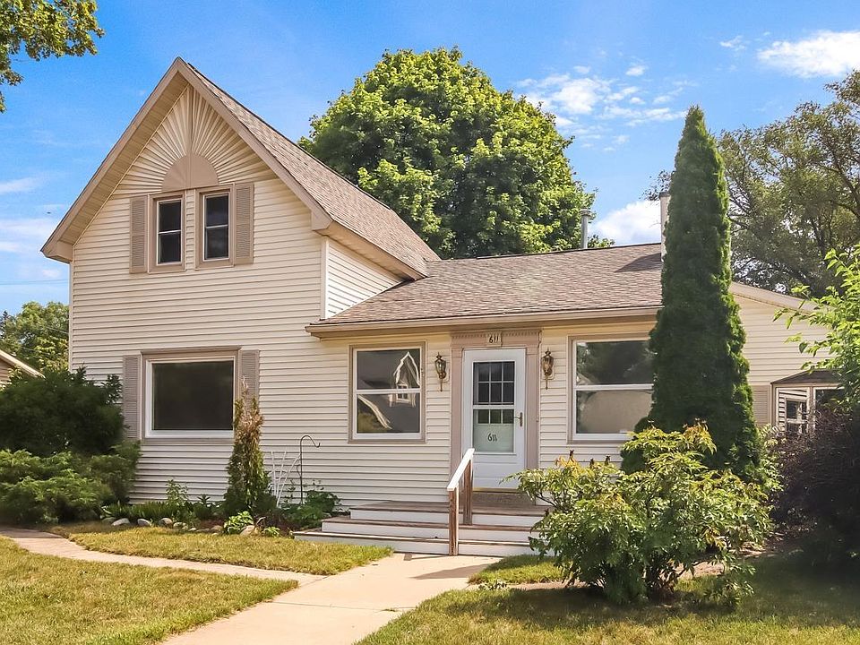 611 Pine St, Elk Rapids, MI 49629 Zillow